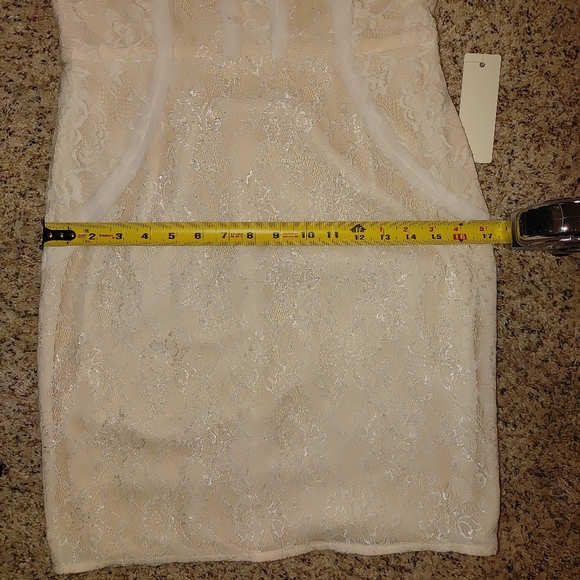 A. DREA LACE BODY-CON DRESS L - Picture 13 of 15